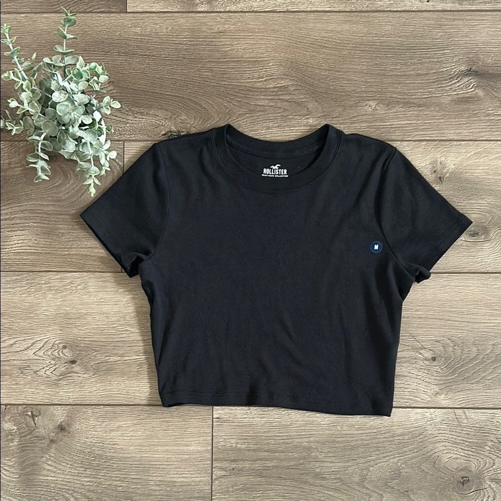 NWT Hollister Women's Black Crop Top Size Medium 100% Cotton